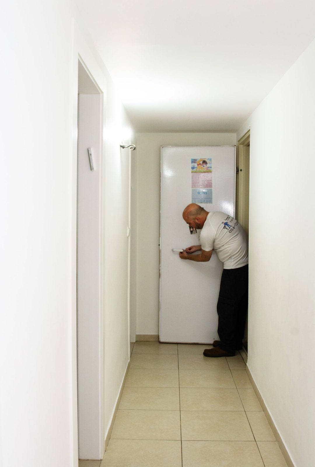 גיל פסקל המנעולן בשבילך באזור השרון והסביבה תיקון דלת ביתית